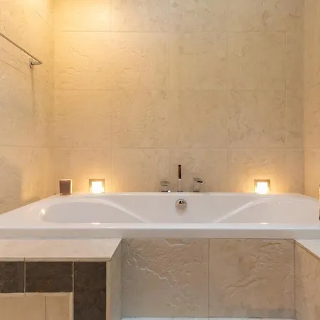 Spacious Near The Beach With Beautiful Terrace شقة دوبروفينك