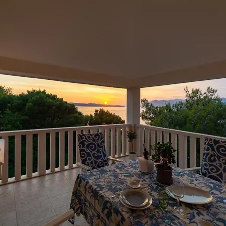 Διαμέρισμα Spacious Near The Beach With Beautiful Terrace
