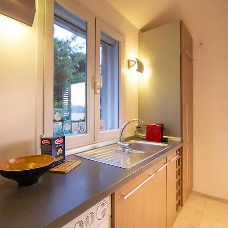 Spacious Near The Beach With Beautiful Terrace Διαμέρισμα *
