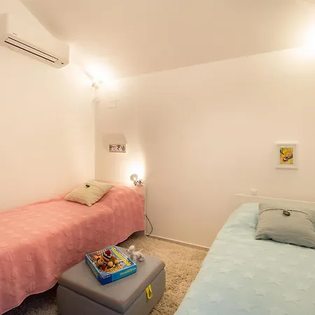 Spacious Near The Beach With Beautiful Terrace Διαμέρισμα Ντουμπρόβνικ
