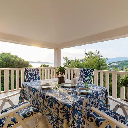 Apartmán Spacious Near The Beach With Beautiful Terrace *